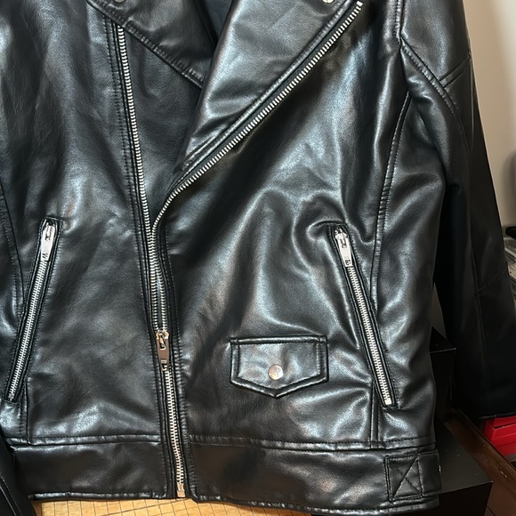 Zara Large Black Motorcycle Jacket Faux Leather Zippers Made in Myanmar VGUC - Picture 6 of 17